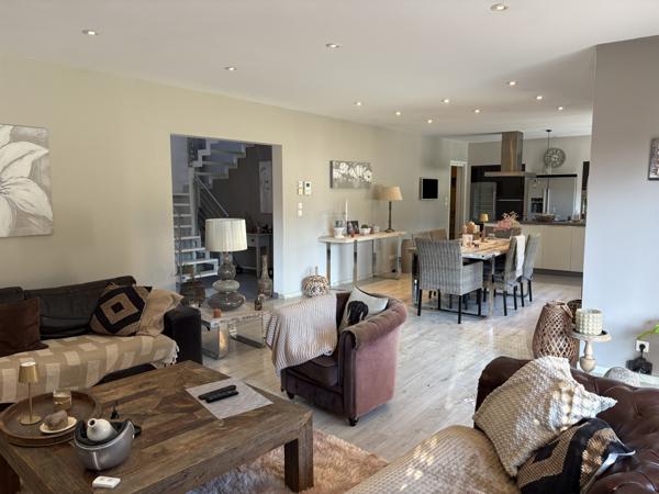 Pacy-sur-Eure (27120) Superbe maison contemporaine avec piscine chauffée et vue dégagée