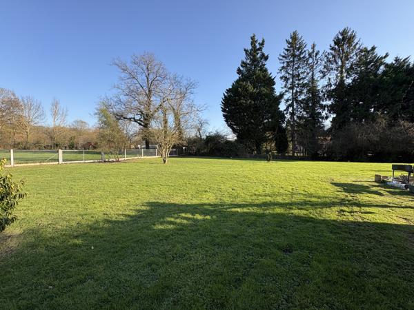 Pacy-sur-Eure (27120) Superbe maison contemporaine avec piscine chauffée et vue dégagée
