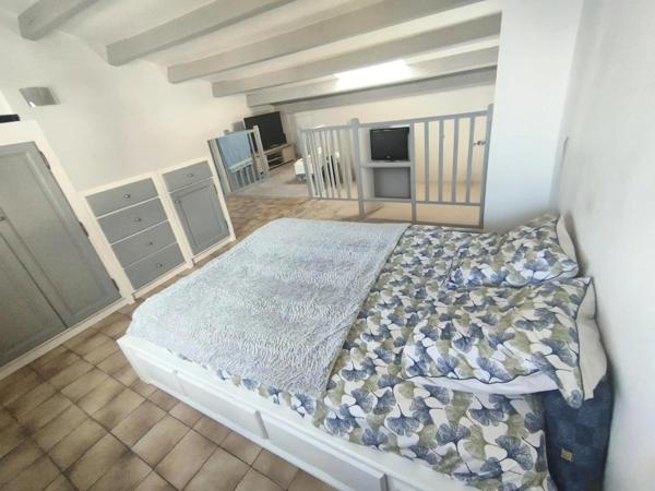 Villa de 104m2 avec garage sur 367m2 de terrain paysagé.