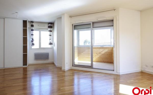 Appartement à louer    3 pièces • 82 m2 Lyon 3
