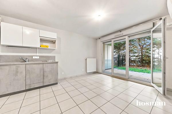 Appartement 2 pièces climatisé de 39,26 m² avec jardin privatif et garage - Vénissieux centre - Proche transports et des commerces