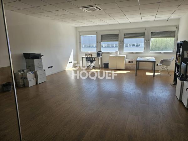 A louer - Local d'activité avec bureaux à Vaulx-en-Velin, rue Francine Fromont