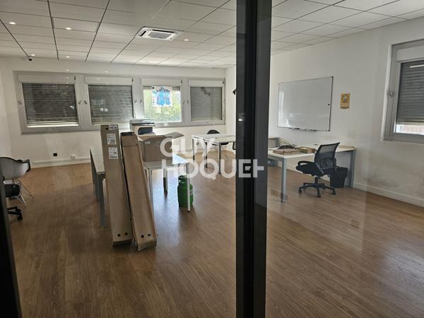 A louer - Local d'activité avec bureaux à Vaulx-en-Velin, rue Francine Fromont