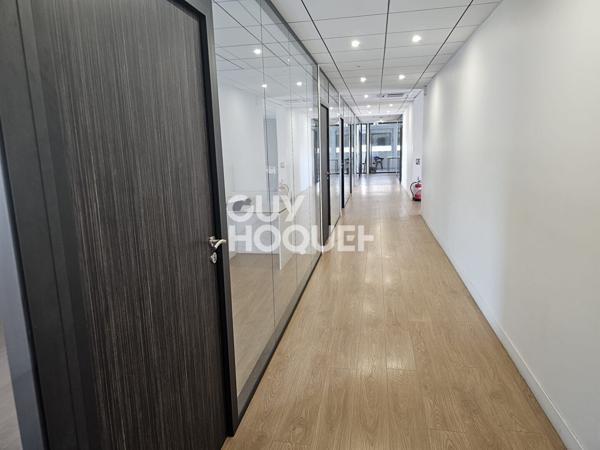 A louer - Local d'activité avec bureaux à Vaulx-en-Velin, rue Francine Fromont