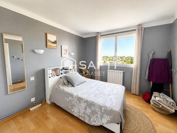 Appartement traversant avec balcon avec vue dégagée