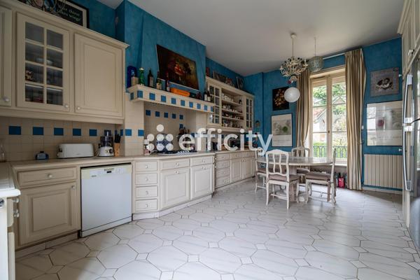 Maison
         12 pièces
        - 481 m² Bien prestige 5 000 000 € *