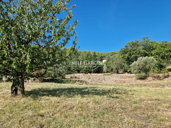 A vendre,  Var, Fayence , Terrain constructible avec Permis accordé.