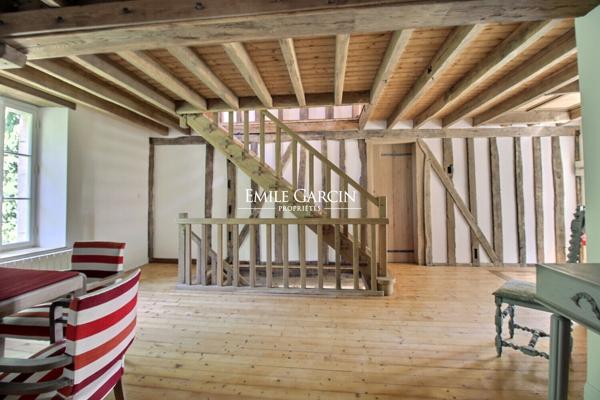 A vendre - ancien  moulin  sur 8 hectares dans le Perche Sarthois