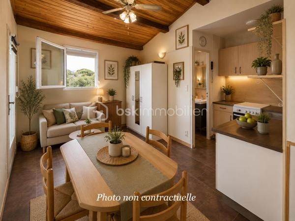Vous recherchez un pied à terre, une résidence secondaire ou un placement locatif sur un emplacement stratégique ? 

J'ai le bien qu'il vous faut !!!

Situé à 800 mètres des plages et aux pieds des commerces et des commodités, au sein d'une résidence sécurisée,

Au premier étage d'un petit immeuble à taille humaine, 

Venez découvrir ce charmant studio qui se compose : d'une entrée sur une loggia fermée, prolongée par une pièce de vie trés lumineuse en triple exposition, avec soin coin cuisine, une salle d'eau et sont WC. 

Quelques rafraichissements sont à prévoir. 

  Les plus de ce bien : 

- Emplacement idéal ( Plages, commerces, médecin, pharmacie , bus ...)
- Climatisation reversible
- Très lumineux 
- Très Faibles charges 
- Résidence sécurisée
- Place de parking privative

   A visiter avant qu'il ne soit trop tard!!

  Cher collègues, je suis toujours ouverte à l'inter-agence , alors n'hésitez pas.