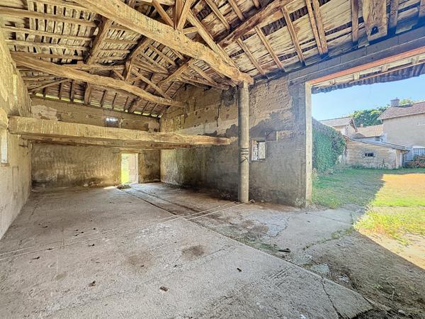 Bouligneux (01330) Grange à réhabiliter de 248m² sur 1487m² terrain dans un Cadre Naturel Exceptionnel.