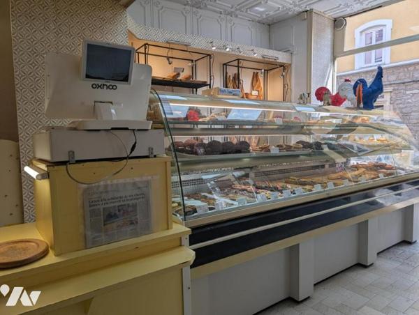 A OULLINS CENTRE / MURS COMMERCIAUX LOUE