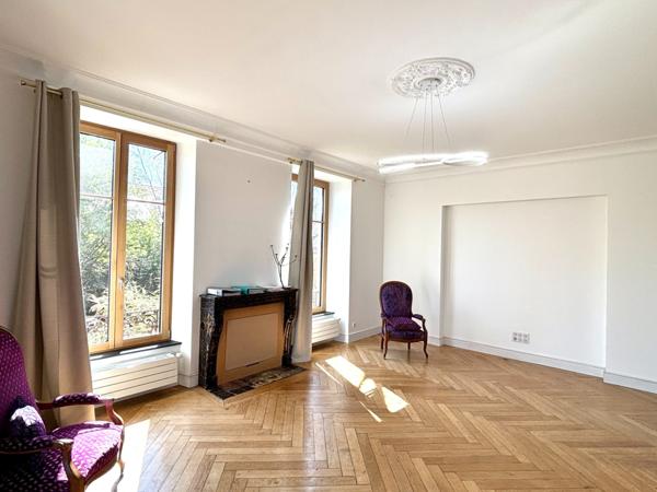 Bel appartement Haussmannien F5 lumineux avec beaucoup de cachet