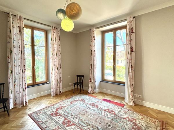 Bel appartement Haussmannien F5 lumineux avec beaucoup de cachet