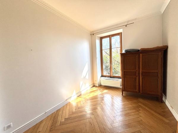 Bel appartement Haussmannien F5 lumineux avec beaucoup de cachet