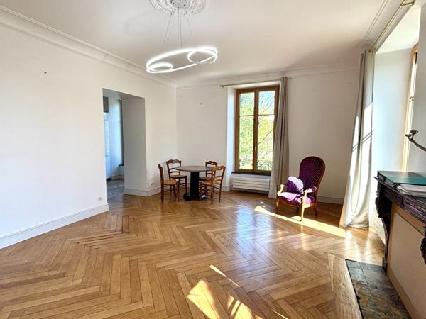 Bel appartement Haussmannien F5 lumineux avec beaucoup de cachet