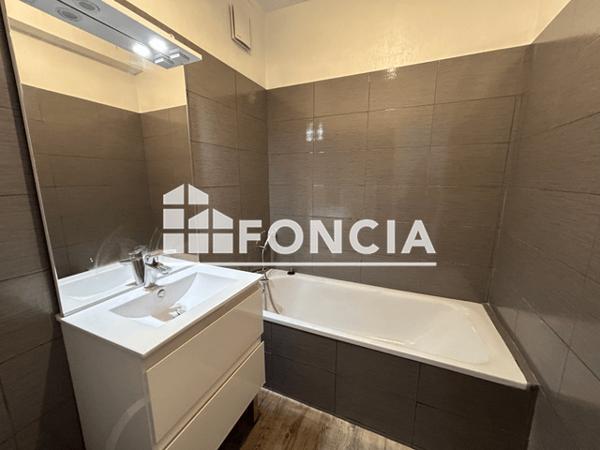 Location Appartement 3 pièces 54.9 m² - 17 BD CHARPENTIER Marseille 13003