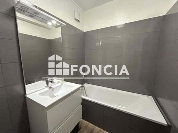 Location Appartement 3 pièces 54.9 m² - 17 BD CHARPENTIER Marseille 13003