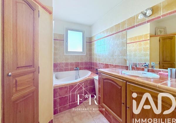 Maison à vendre 6 pièces 170 m² Morières-lès-Avignon