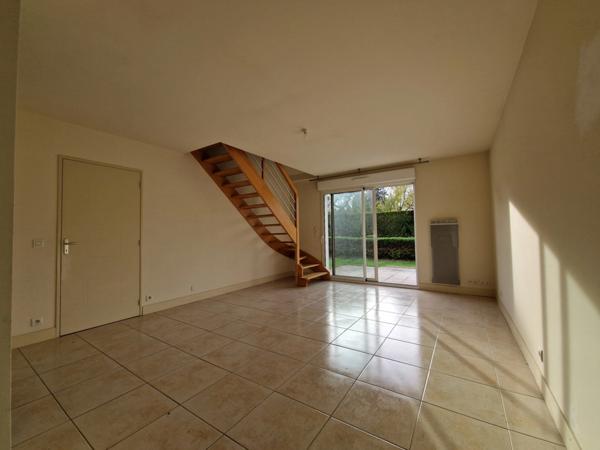 Maison de 80 m², 4 pièces dont 3 chambres, garage et jardin sur terrain de 418 m².