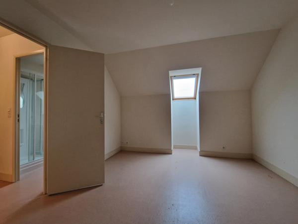 Maison de 80 m², 4 pièces dont 3 chambres, garage et jardin sur terrain de 418 m².