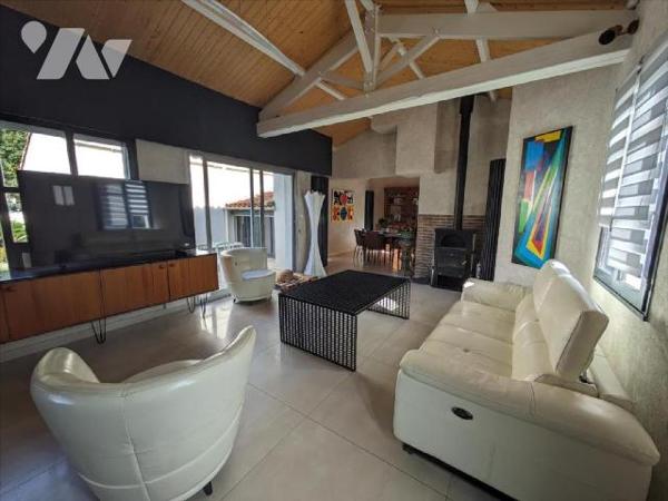 EXCLUSIVITE - LES HERBIERS - Idéalement située en impasse, à proximité immédiate des écoles et ...