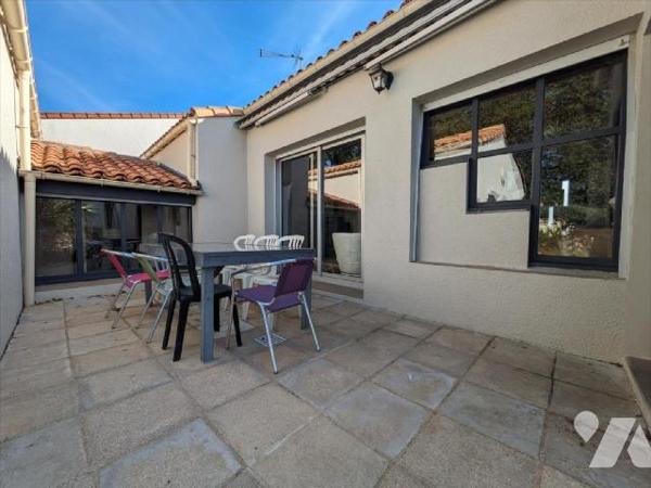 EXCLUSIVITE - LES HERBIERS - Idéalement située en impasse, à proximité immédiate des écoles et ...