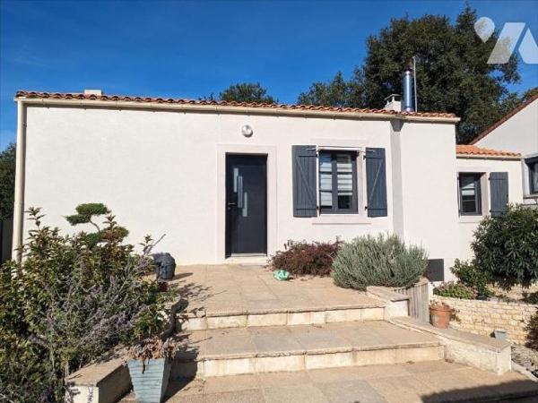 EXCLUSIVITE - LES HERBIERS - Idéalement située en impasse, à proximité immédiate des écoles et ...