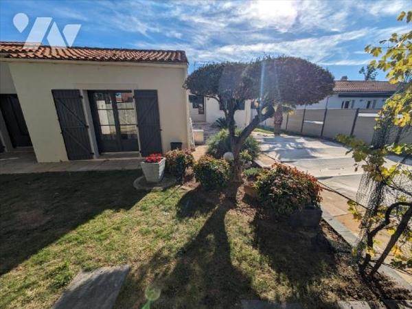 EXCLUSIVITE - LES HERBIERS - Idéalement située en impasse, à proximité immédiate des écoles et ...