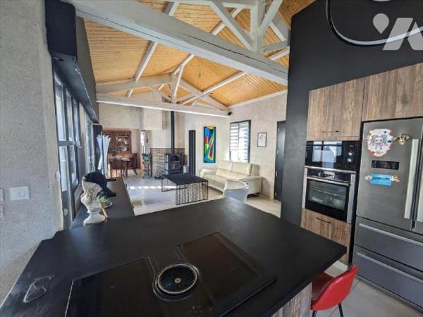 EXCLUSIVITE - LES HERBIERS - Idéalement située en impasse, à proximité immédiate des écoles et ...