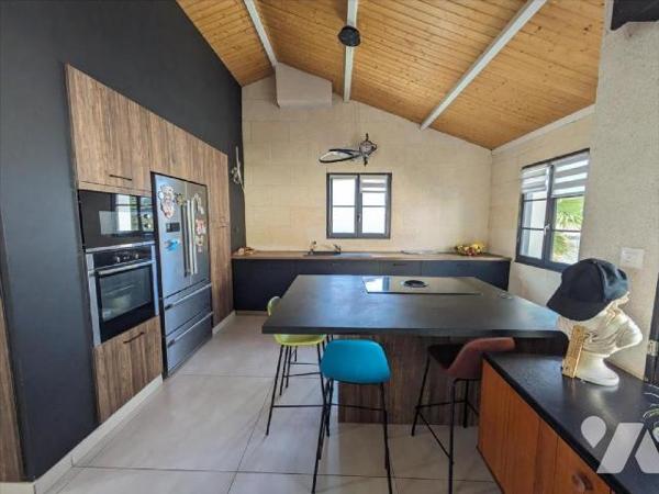 EXCLUSIVITE - LES HERBIERS - Idéalement située en impasse, à proximité immédiate des écoles et ...