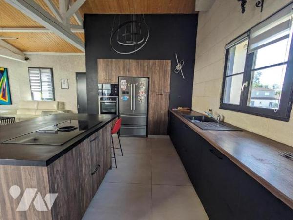 EXCLUSIVITE - LES HERBIERS - Idéalement située en impasse, à proximité immédiate des écoles et ...