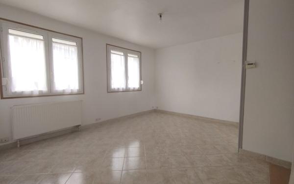 Maison à louer    2 pièces •  Attichy