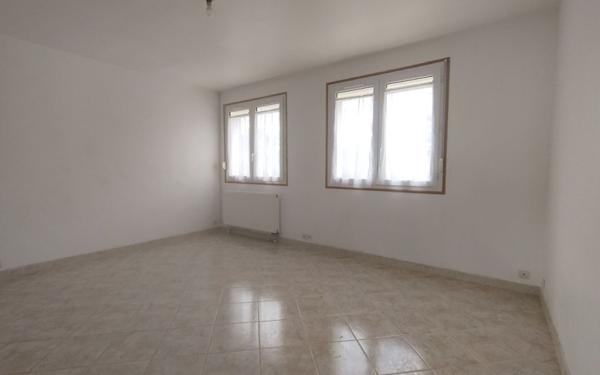 Maison à louer    2 pièces •  Attichy