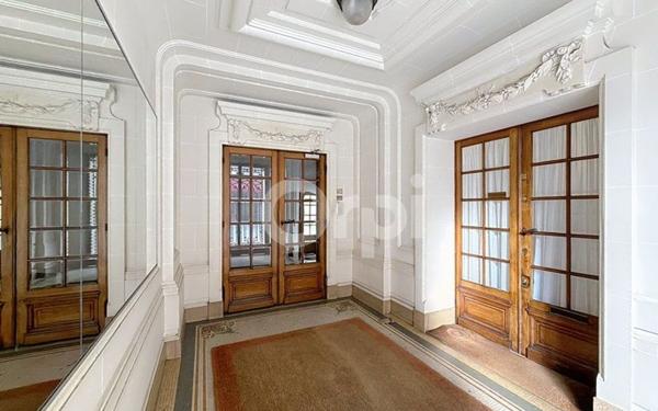 Appartement à vendre    2 pièces • 46,05 m2 Paris 15