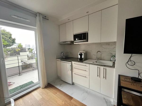 Location                                                      Appartement
                        
                     1 pièces                      25 m2                     à Paris 15