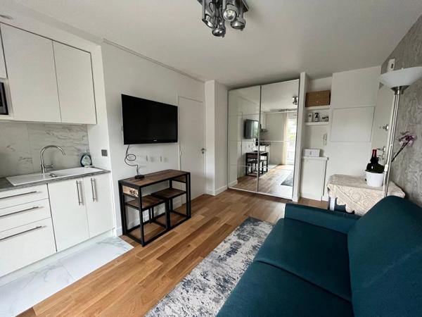 Location                                                      Appartement
                        
                     1 pièces                      25 m2                     à Paris 15
