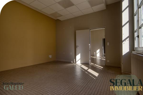 Albi (81000) Bureau lumineux en hyper centre – stationnement privé – Albi