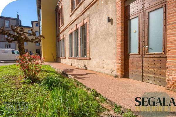 Albi (81000) Bureau lumineux en hyper centre – stationnement privé – Albi