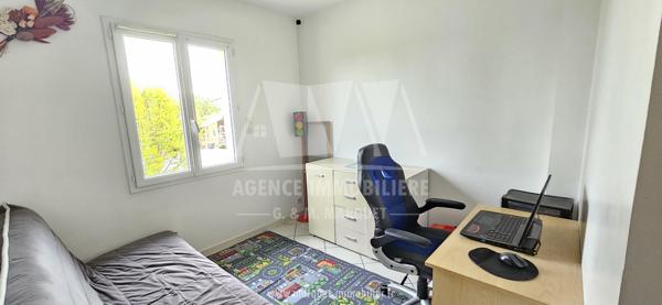 PAVILLON DE PLAIN-PIED DE 131,89 m² AVEC PISCINE, CABANON ET TERRAIN CLOS