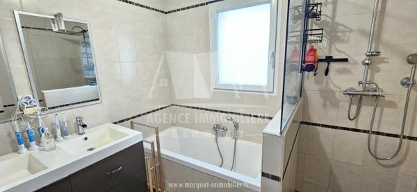 PAVILLON DE PLAIN-PIED DE 131,89 m² AVEC PISCINE, CABANON ET TERRAIN CLOS