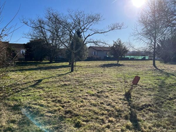 A VENDRE MAISON SUR MAGNIFIQUE TERRAIN ARBORE