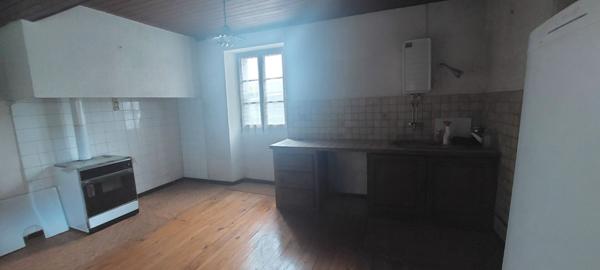 A VENDRE MAISON SUR MAGNIFIQUE TERRAIN ARBORE