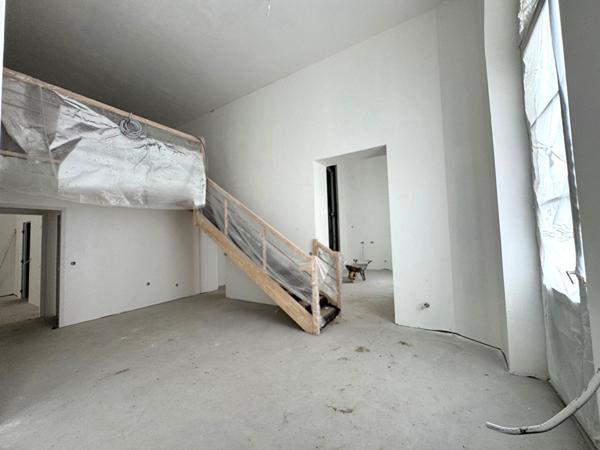 Appartement 4 pièces de102m² + 63m² ! Château de Grandchamp