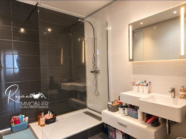 APPARTEMENT DE CARACTÈRE AUX VOLUMES RARES