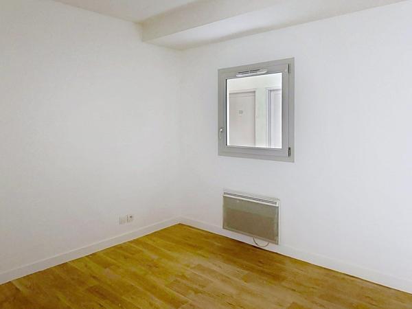 APPARTEMENT T2 RENOVE AVEC PARKING ET BALCON A DEUX PAS DE LA GARE ET DES THERMES