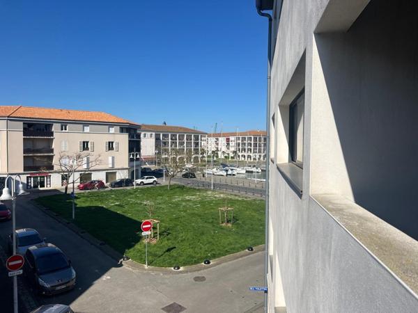 APPARTEMENT T2 RENOVE AVEC PARKING ET BALCON A DEUX PAS DE LA GARE ET DES THERMES