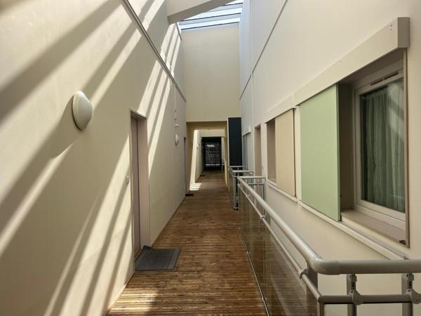 APPARTEMENT T2 RENOVE AVEC PARKING ET BALCON A DEUX PAS DE LA GARE ET DES THERMES