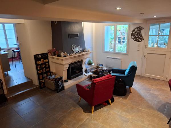 Maison de ville, pleine de charme, 156 m² environ