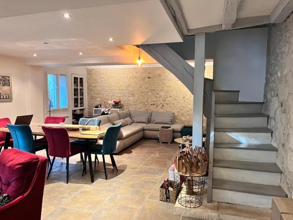 Maison de ville, pleine de charme, 156 m² environ