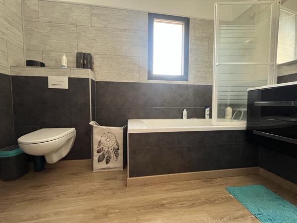 Pennes-Mirabeau (13170) VILLA T4/5 de 165m2 sur 965m2 de terrain avec piscine et sous sol à aménager de 100m2